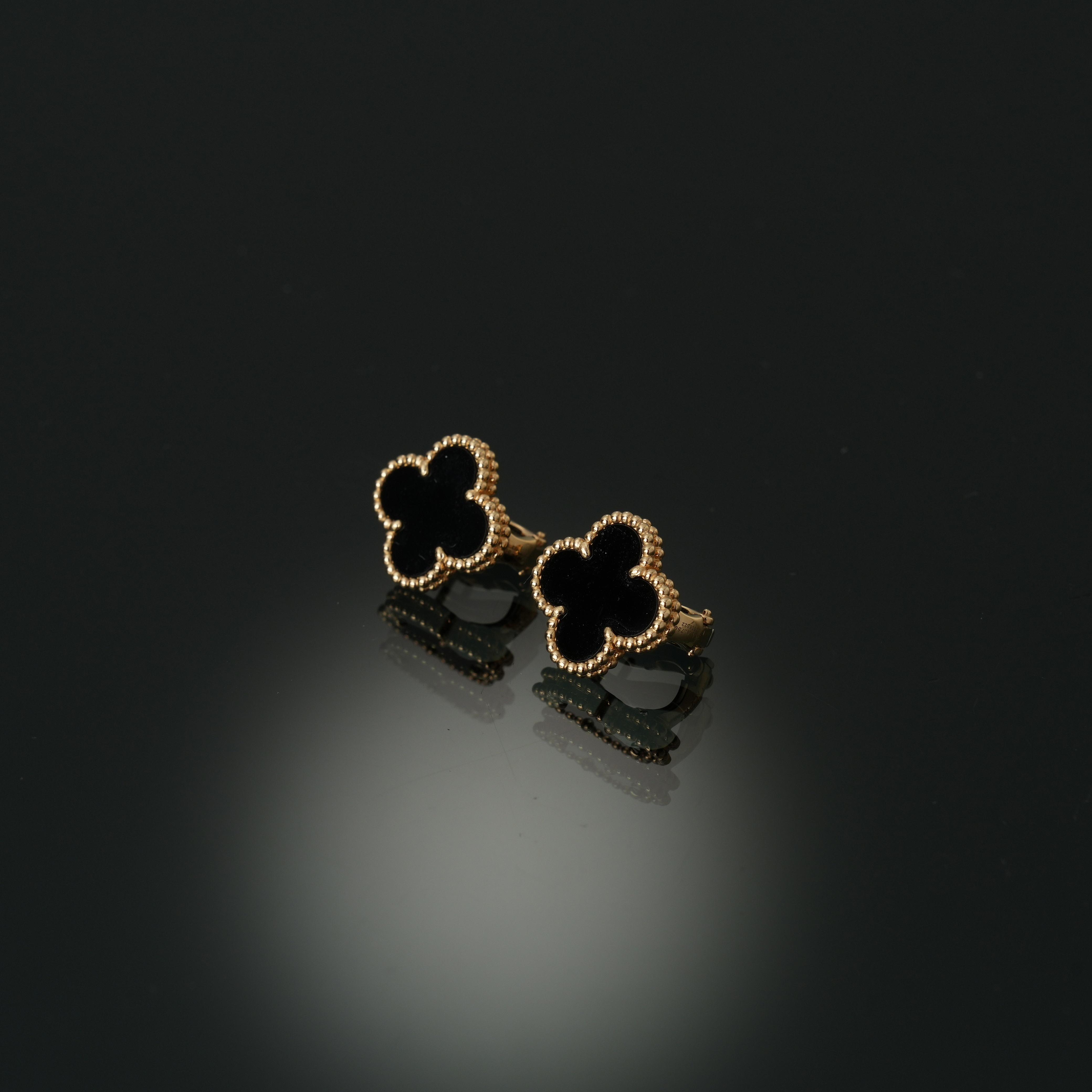 Van Cleef & Arpels(USED)반클리프앤아펠 빈티지 알함브라 이어링 오닉스
